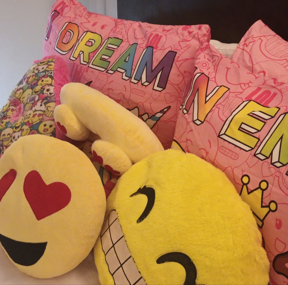 Justice Emoji Full Bedding Set